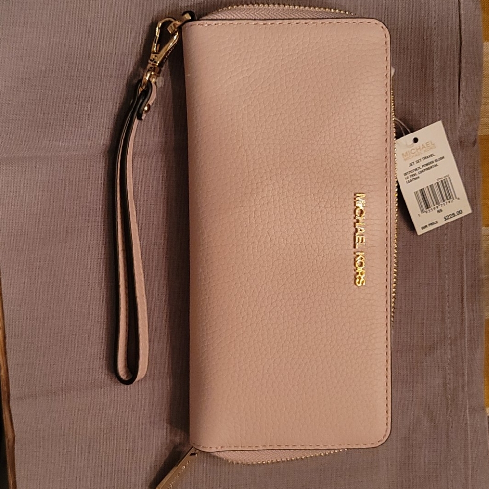 Michael Kors wristlet SOLD!! DO NOT BUY!